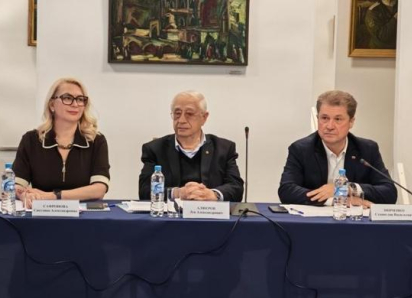 Глава Камышина Станислав Зинченко появился в медиапространстве - за дискуссионным столом в Художественной галерее