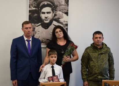 В Камышине родным погибших героев СВО передали государственные награды бойцов