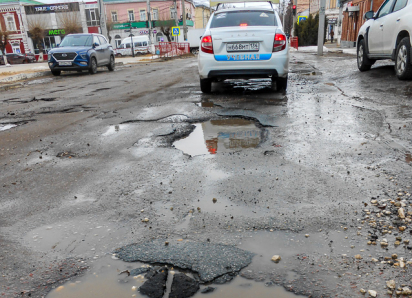 Сосредоточиться на дорогах распорядился на совещании губернатор Андрей Бочаров сегодня, 16 марта