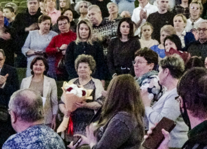 Концерт солдатской песни в Камышине: главной героиней в зале ДК «Текстильщик» стала мама Героя России камышанина Александра Колгатина