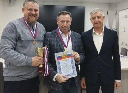 На сайте Камышинской городской думы публикаторы рассказали, какие депутаты в Камышине самые спортивные, и как их наградили за первые места