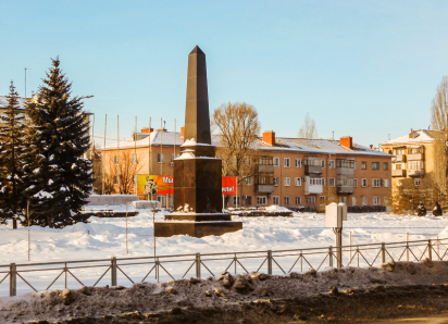 В Камышине новая памятная стела утопает в снегу, к ней не подойти перед 23 февраля
