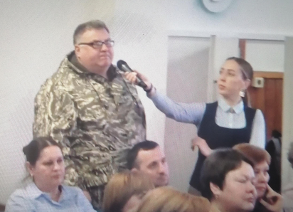 Общественник напомнил чиновникам, что сильно затянулось изготовление памятной таблички для школы, носящей имя Героя России Даниила Ежова (ВИДЕО)