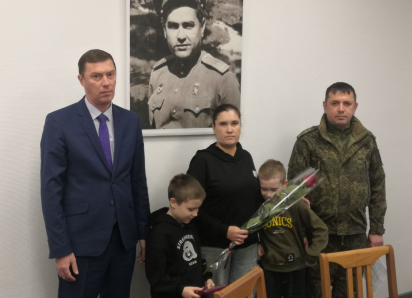 В Камышине ордена и медаль передали близким тех, кто уже никогда не вернется из боя