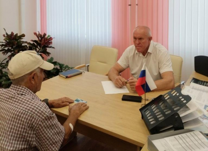 Спикер Камышинской городской думы Владимир Пономарев доложил камышанам, что все проблемы с личного приема он взял на контроль, на какое время - тайна