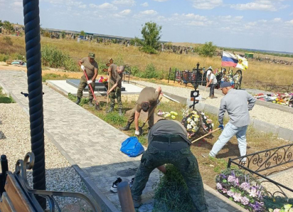 «Спасибо тем, кто неравнодушен, за незапланированный субботник на участке воинских захоронений в Камышине»
