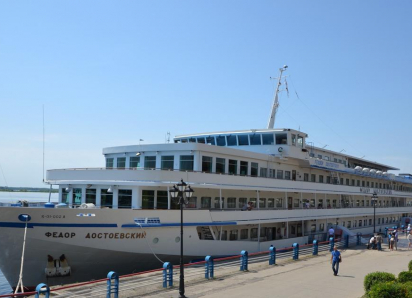 Уже в мае начнутся речные мини-круизы по Волге, но камышане могут разве что помахать рукой теплоходам с набережной