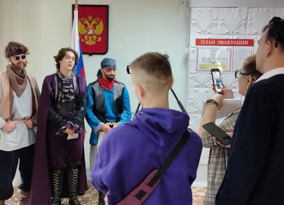 В Камышине на один из избирательных участков развлекать голосующих прибыли... «пираты»