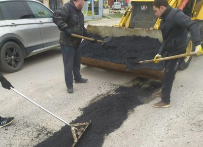 Камышане сообщают в соцсетях о «спешном ремонте ям» на дорогах в 5-м микрорайоне Камышина