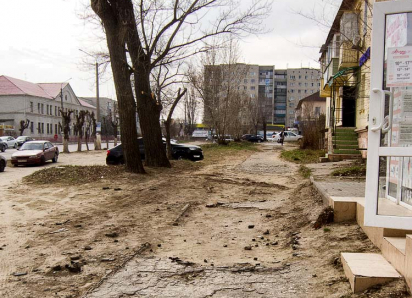 Интересно, что думают архитекторы Камышина по поводу «разбомбленного» участка улицы Пролетарской в районе «Кометы»? - камышанин