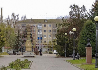 В Камышине не управились с соблюдением срока сдачи стелы «Рубеж Сталинградской доблести» на площади Павших борцов в конце ноября
