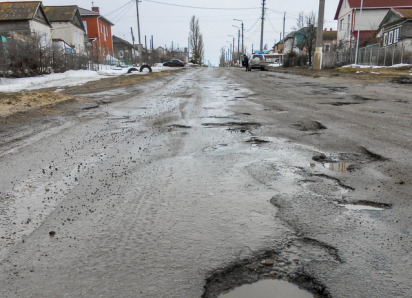 В Камышине началось латание дорог, всей программы ремонта администрация Станислава Зинченко не озвучивает