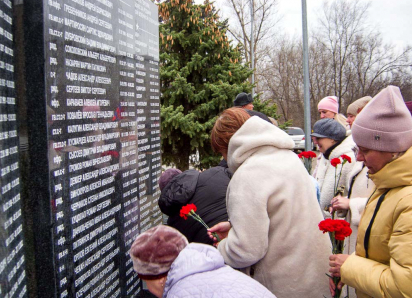 «Пусть наша память и наши молитвы станут свидетельством их бессмертия»: камышан зовут 24 февраля поклониться памяти бойцов, погибших в СВО