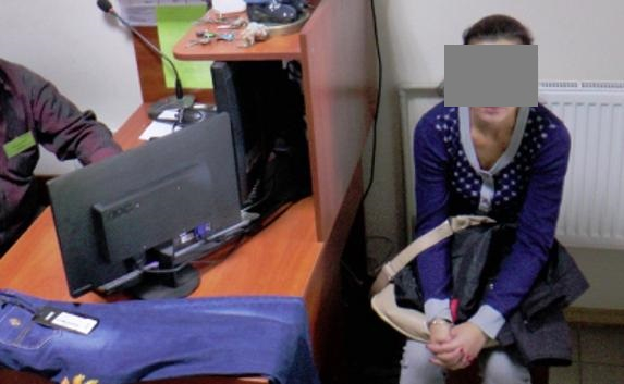 Студентка колледжа украла джинсы в магазине города Камышина