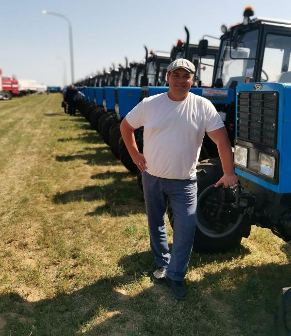 В Камышинском районе селу Воднобуерачному для тушения пожаров достался новый трактор «Беларус» с прицепной бочкой