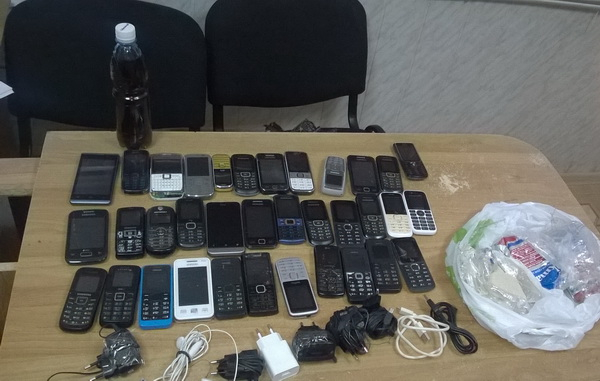 Житель Камышинского района пытался перебросить на территорию колонии 35 сотовых телефонов