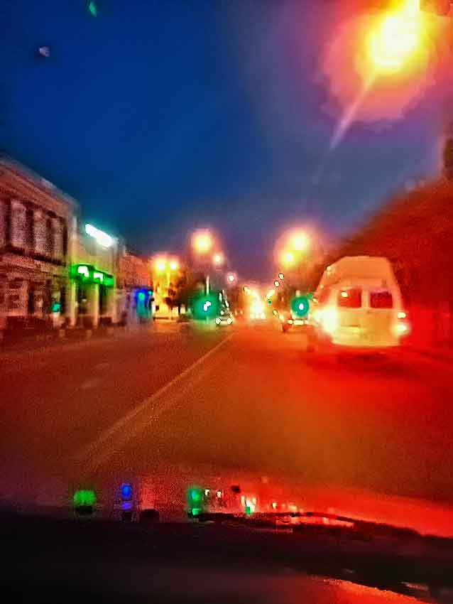 Почему у перекрестка Пролетарская-Октябрьская в Камышине в начале вечера скопилась пробка?