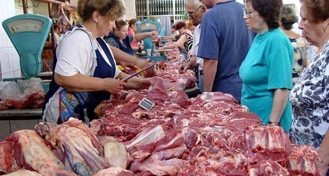 В Камышине реализуют свинину без документов