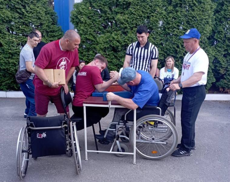 Парни из Камышина на областных соревнованиях инвалидов оставили позади десять команд, показав и неограниченные возможности, и силу духа