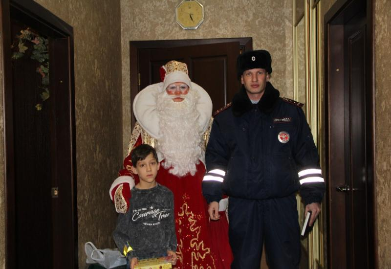 «Полицейский Дед Мороз» побывал в гостях у ребят, пострадавших в 2017 году в ДТП