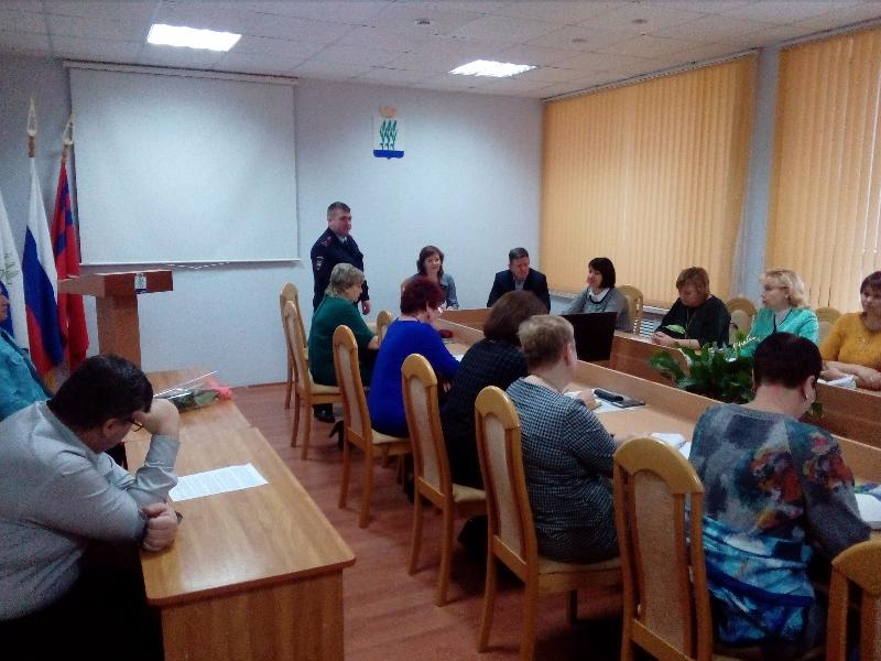 Сотрудники ОГИБДД провели совещание с директорским составом обшеобразовательных учреждений Камышина