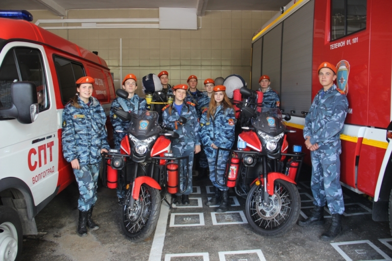 Кадеты МЧС из Камышина посетили пожарно-спасательную часть в Волгограде