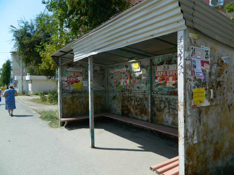 Благодаря «Блокноту Камышин» на автобусной остановке в городе установили лавочки