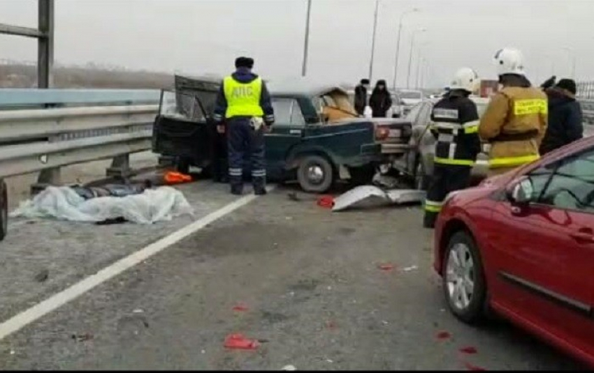 Опубликовано видео с последствиями ДТП на мосту в Волжском, где сегодня утром погибли два человека (ВИДЕО), - «Блокнот Волгограда"