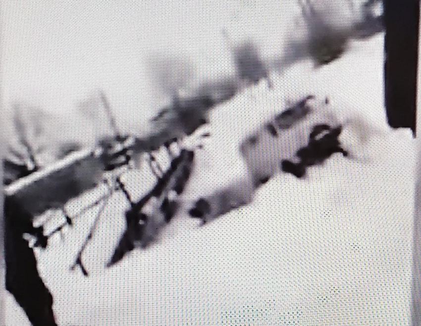 По соседству с Камышином, в Котово, под лед ухнул автомобиль «буханка» (ВИДЕО)