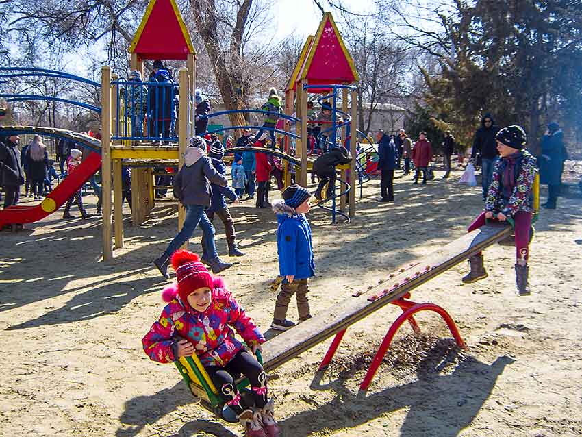 Как и где семьи с детьми могут получить единовременную выплату в 10 тысяч рублей