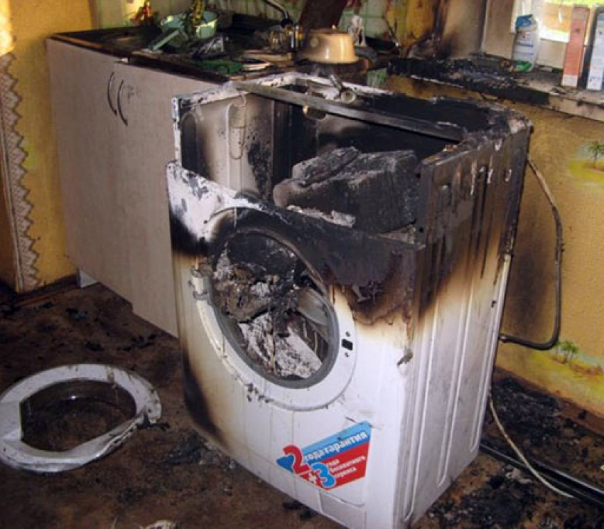 В Камышине вспыхнувшая стиральная машинка чуть не подожгла дом