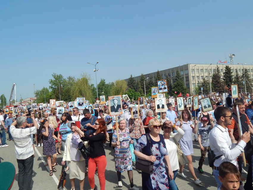 Шествие «Бессмертного полка» стало центральным событием Праздника Победы в Камышине