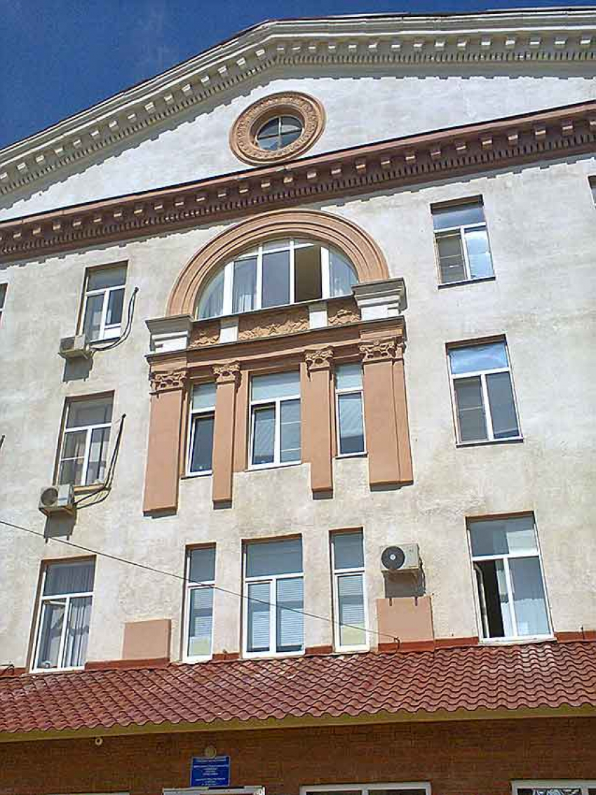 В Камышине больных хирургического отделения центральной городской больницы уже кладут в обновленные после ремонта палаты