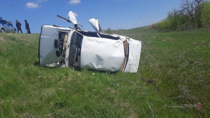 Пьяный водитель на «семерке» рухнул в кювет, убил двоих пассажиров и сам едва остался жив