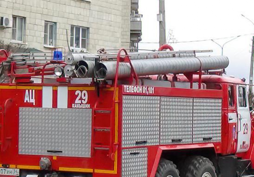 Камышан насторожило скопление полиции и пожарных в поселке Нефтебазы в Камышине (ВИДЕО)
