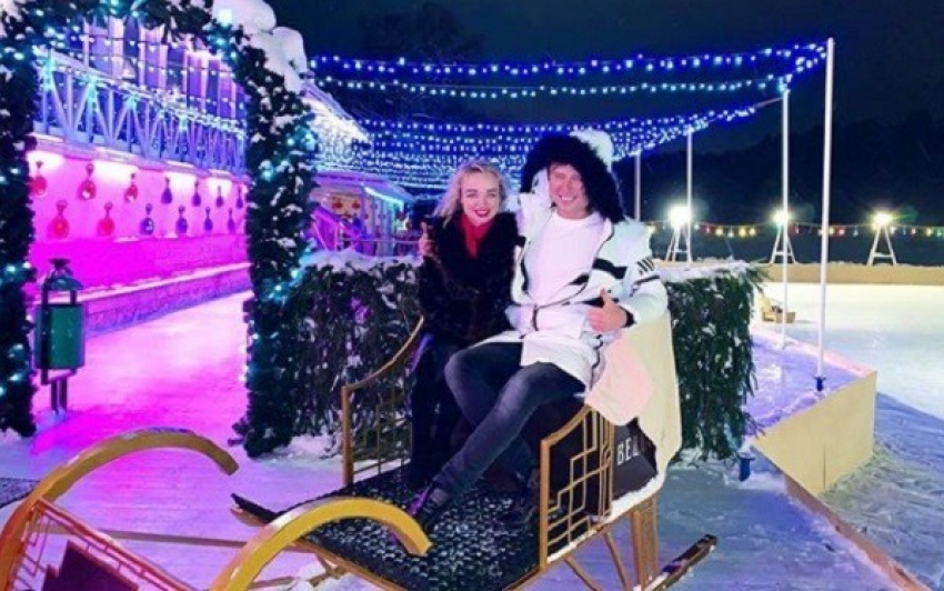 Увидев волгоградца Прохора Шаляпина с подругой в санях, поклонники пожелали им побольше детишек, - «Блокнот Волгограда"