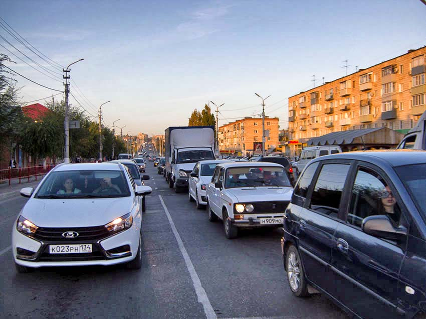 Мошенник за время короткого заказа авто по Камышину «вытряс» банковскую карту таксиста