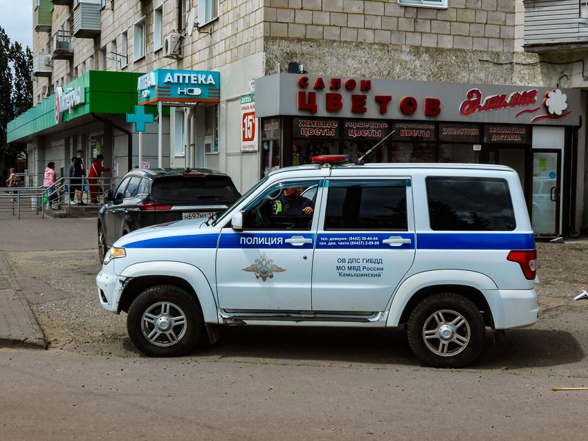 В Камышине полицейские задержали подозреваемую в краже сумки у пенсионерки