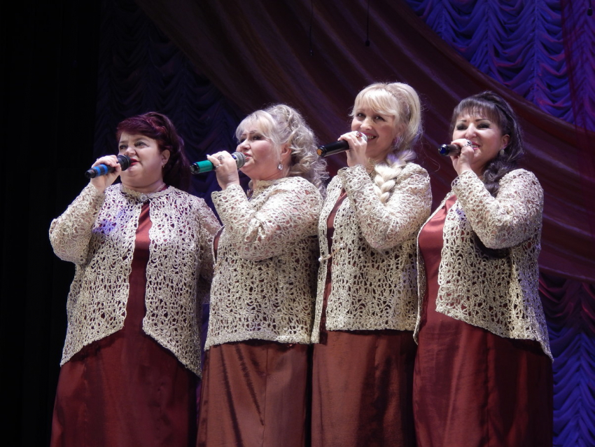 Из многоликой камышинской «Здравицы»  к ее 30-летию осталось четверо вокалисток, но каких!