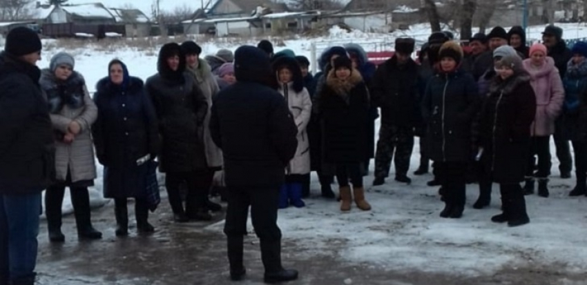 Почему единороссам в Волгоградской области начали вручать памперсы