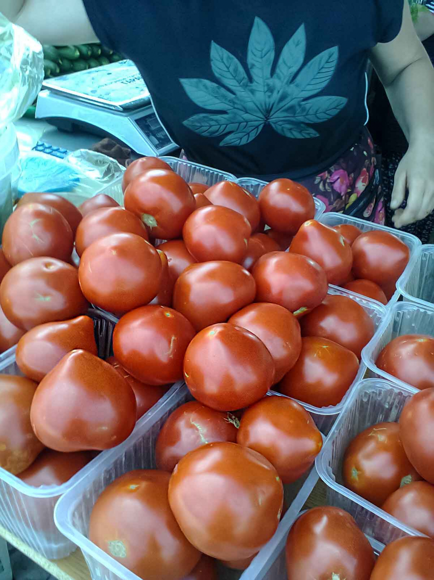 Камышанам официально сообщили, что в Волгоградской области в два раза подешевела капуста и рухнули цены на помидоры 