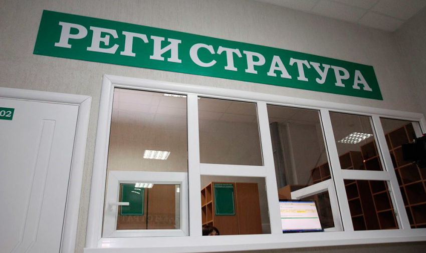 В поликлинике, обслуживающей пол-Камышина, осталось два терапевта: запись на две недели вперед