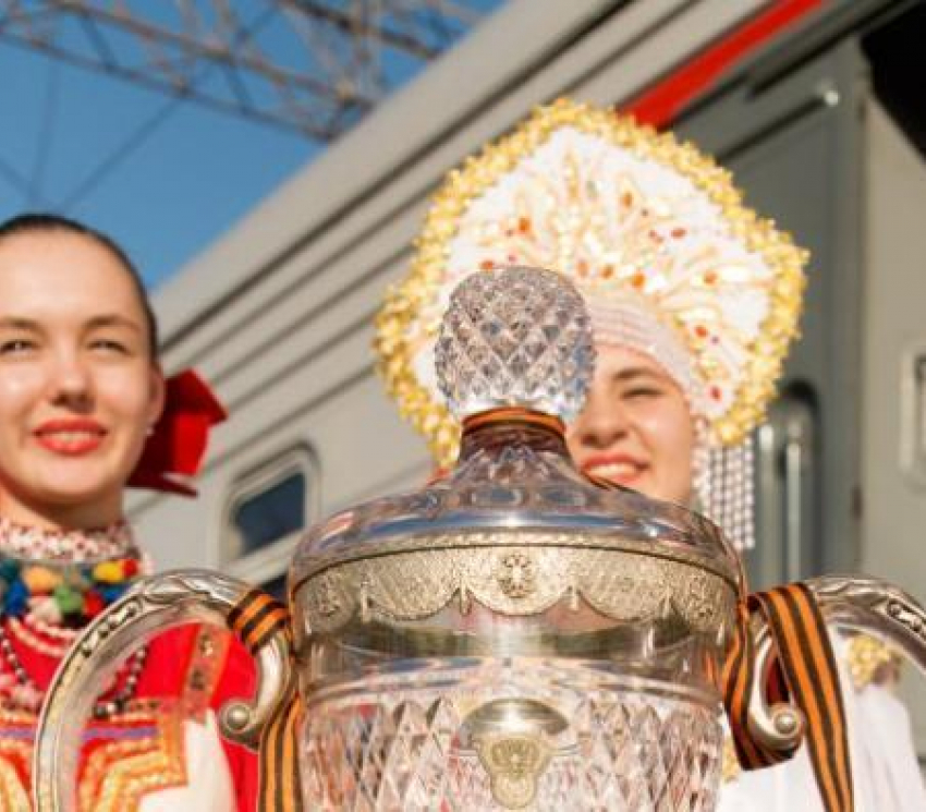 В Волгограде встретили Кубок России по футболу, сегодня, 6 мая, его можно увидеть в Камышине