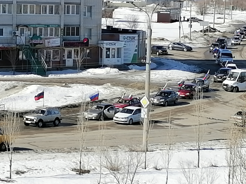 В Камышине нет конца колонне автопробега, проходящего в поддержку российских военнослужащих на Украине