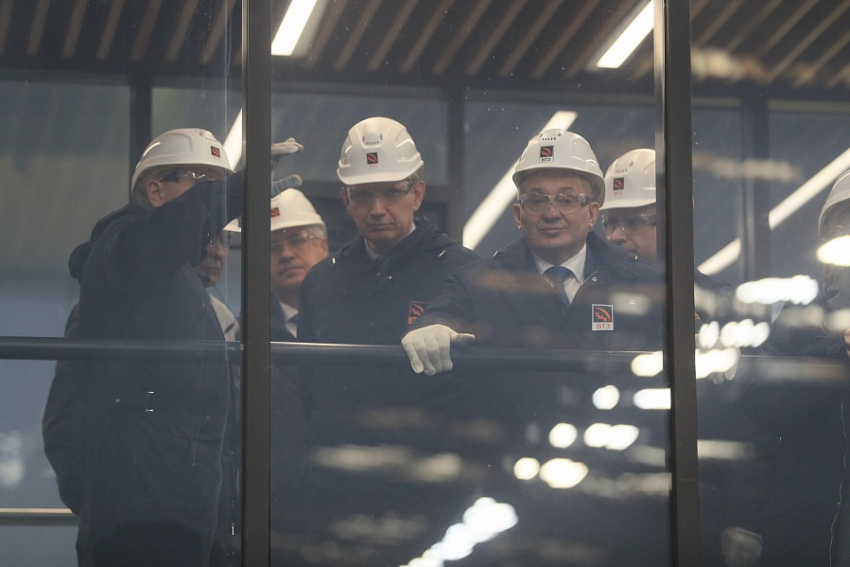 В Волгограде министра Максима Решетникова интересует производство стали и бытовой химии