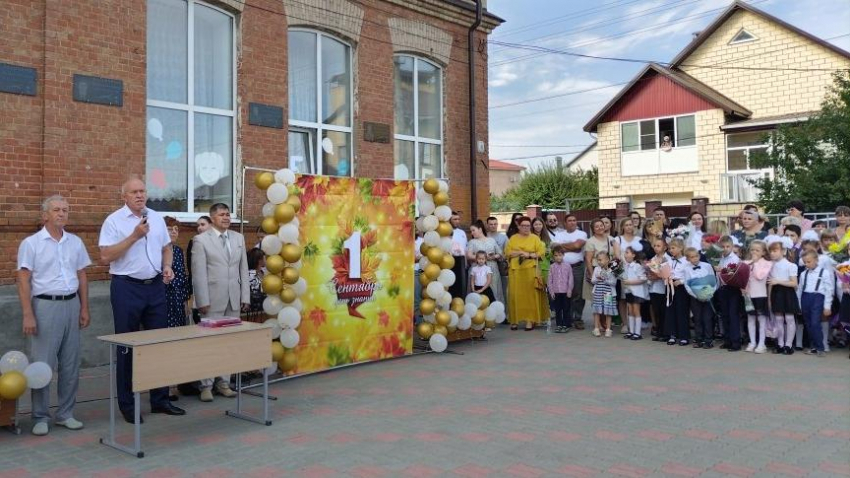 В Камышине слили две школы, но право поступления не в «военные", а в «гражданские» классы  у юных камышан остается