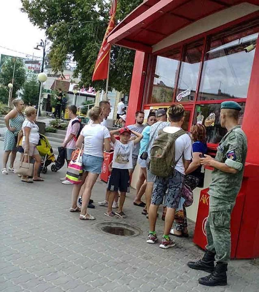 Почему Волгоградский Роспотребнадзор настоятельно призвал вакцинироваться любителей фастфуда