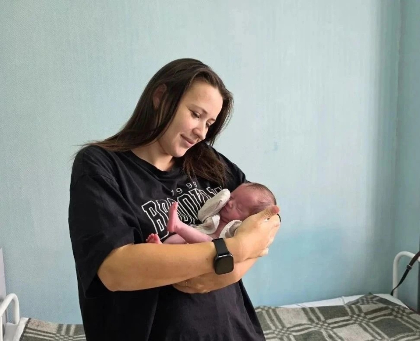 Волгоградка родила четвертого ребенка: малышку пришлось спасать врачам 