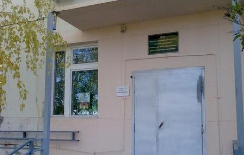 Руководство Волгоградского онкодиспансера рапортует об электронной очереди, а в Камышинском филиале пациенты умирают в очередях за талонами