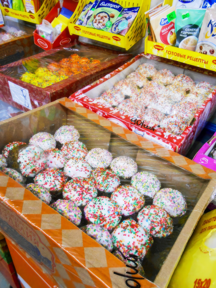 В Камышине заранее начали торговать пасхальными куличами